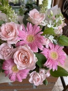 ピンクの可愛らしいアレンジメント｜「みどりやＲｉｃｏ」　（長野県岡谷市の花キューピット加盟店 花屋）のブログ