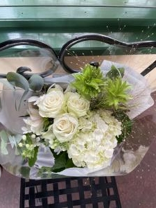 白グリーンのお誕生日の花束｜「みどりやＲｉｃｏ」　（長野県岡谷市の花キューピット加盟店 花屋）のブログ